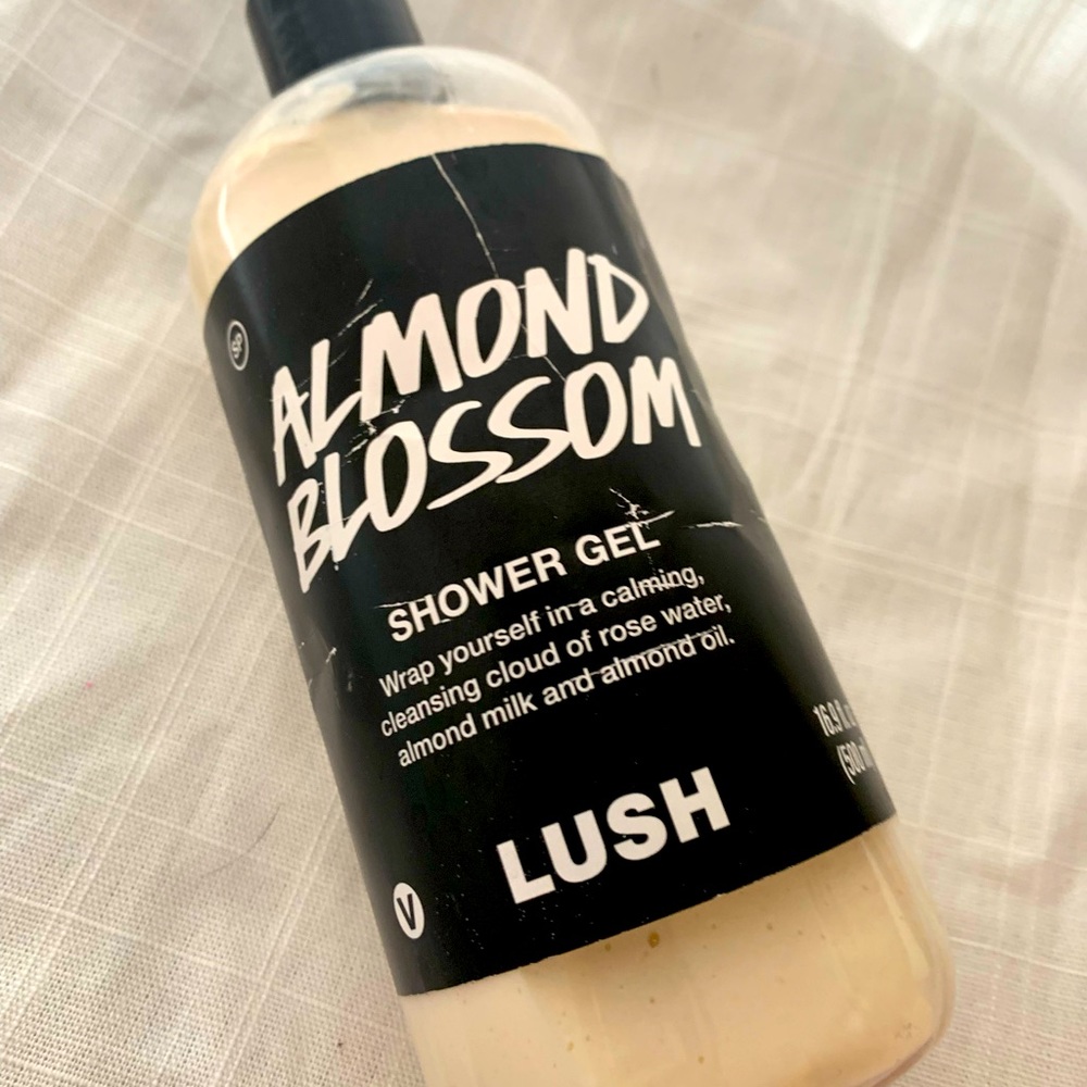 LUSH discon ALMOND BLOSSOM 500ml shower gel